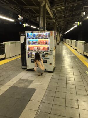 livejupiter 1610935716 102 300x400 - 【画像】 駅にドスケベThe痴女がいた