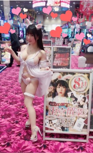 livejupiter 1612589960 6804 300x494 - 【画像】 一昔前のパチンコ屋ってこんなエロいバニーガールがおったらしいな