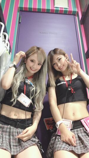 livejupiter 1593237424 101 300x533 - 【画像】 パチ屋の女スタッフがえっちすぎるｗｗｗｗｗｗｗ