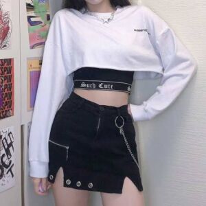 news4vip 1637506869 701 300x300 - 【悲報】 陰キャ女25歳。この服の着方分からず。