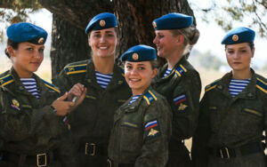 news4vip 1643382098 102 300x188 - 【画像】 ロシア女性兵士vsウクライナ女性兵士