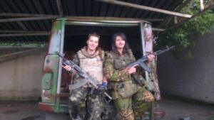 news4vip 1643382098 106 300x169 - 【画像】 ロシア女性兵士vsウクライナ女性兵士