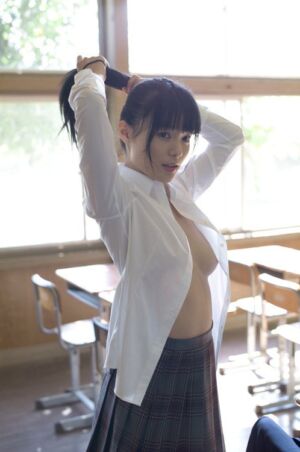 news4vip 1628873632 3102 300x452 - 【画像】 下乳好きの下乳好きによる下乳好きのためのスレ