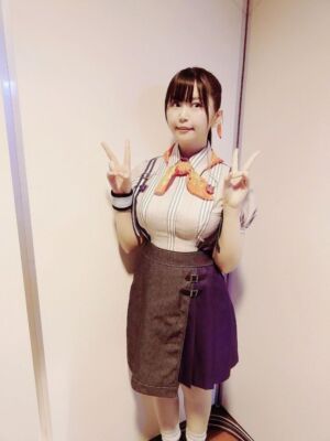 news4vip 1714443215 2302 300x400 - 【画像】 Gカップ声優、さすがにデカすぎる
