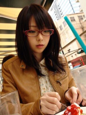 livejupiter 1579542699 3801 300x400 - 【画像】 こういう地味でメガネで顔が整ってる女の子が、一番競争率が高いんだろうな・・・