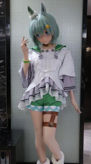 news4vip 1693174928 2602 300x541 - 【画像】 コスプレイヤーさん、進化を遂げてしまう