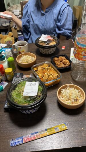 livegalileo 1666396357 1001 300x533 - 【悲報】 5年間セックスレスVIPPER夫婦の夕飯