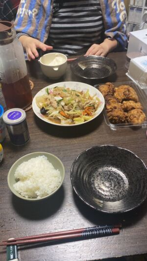 livegalileo 1666396357 101 300x533 - 【悲報】 5年間セックスレスVIPPER夫婦の夕飯