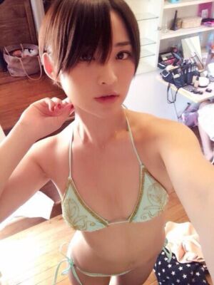 livejupiter 1524066825 7901 300x400 - 【徹底検証】 貧乳マイクロビキニ VS 巨乳マイクロビキニ