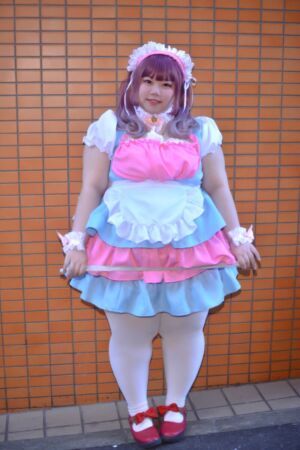 livejupiter 1585102669 103 300x450 - 【悲報】 巨乳限定メイドカフェさん、ガチでエロすぎる