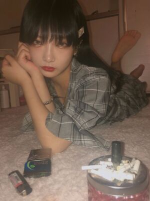 livejupiter 1595263688 2101 300x400 - 【画像】 タバコ吸う女ってエロいよな
